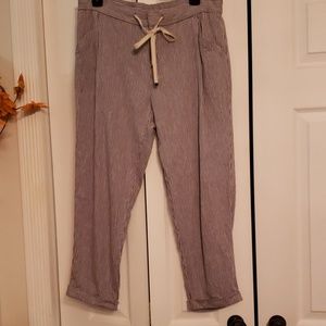 Size 6- Linen blend cropped pant